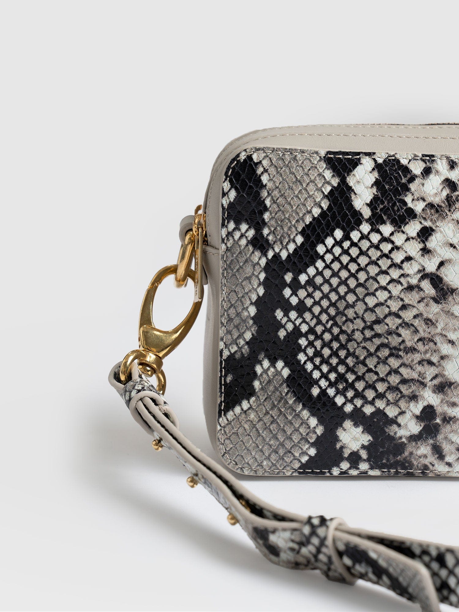 Saffiano Cross-Body Bag Nude Snake - Women's Leather Bags | Saint + Sofia® EU